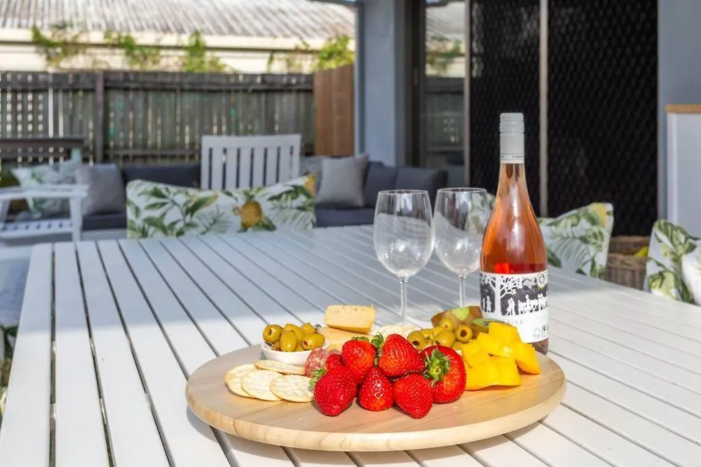 Renovated Pet Friendly Beach House Maroochydore Avustralya