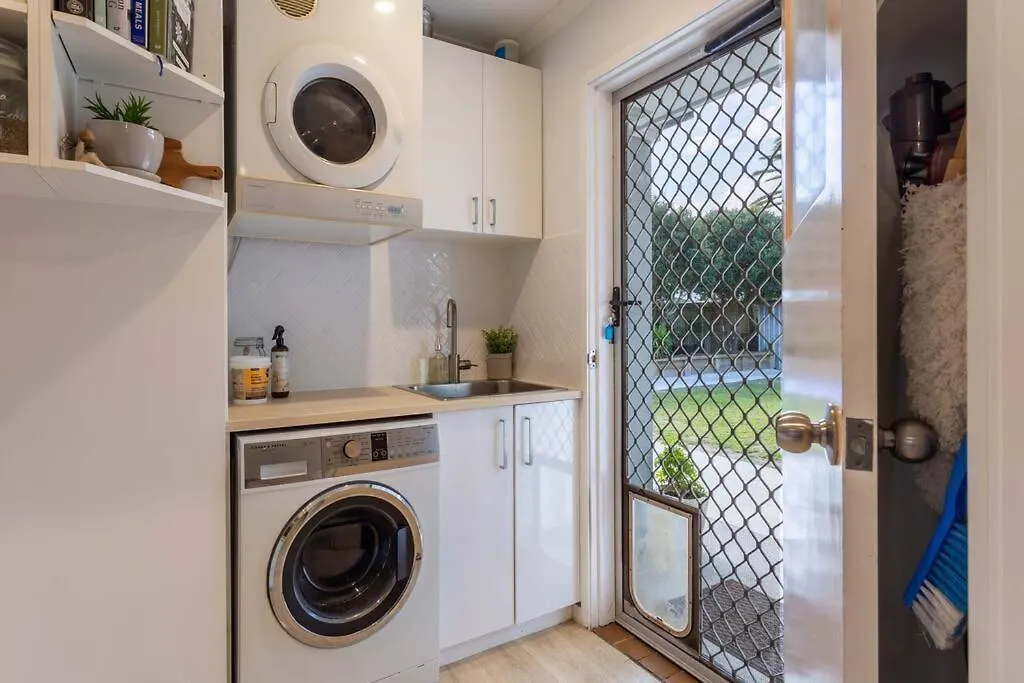 Renovated Pet Friendly Beach House Maroochydore 0*,